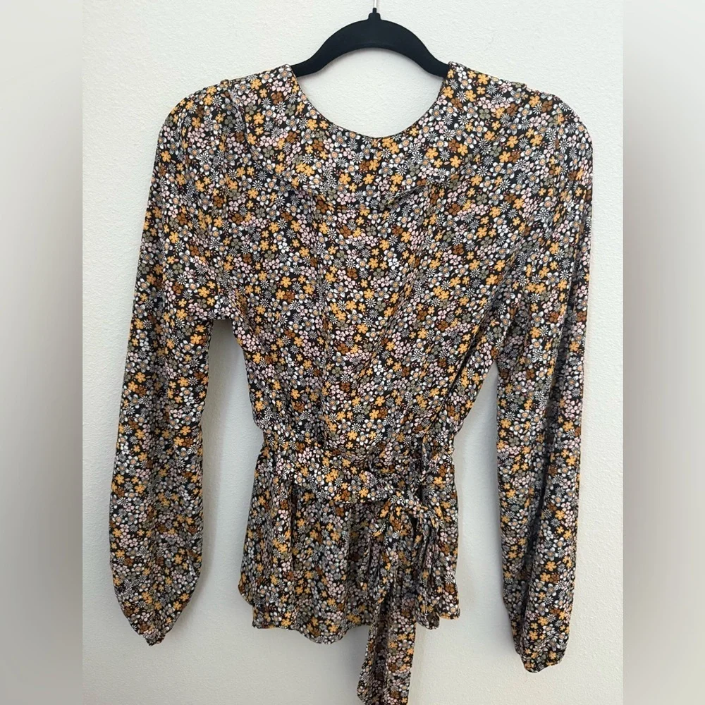 Max Studio Ruffled Peplum Floral Wrap Blouse with Scalloped Collar Medium - Picture 4 of 7